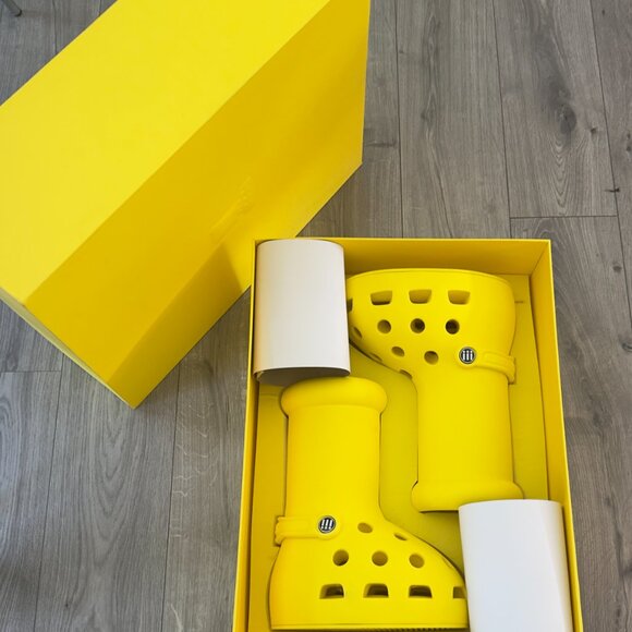 Crocs x MSCHF Big Red Boot 'Yellow' 7.5 womens - Picture 2 of 3